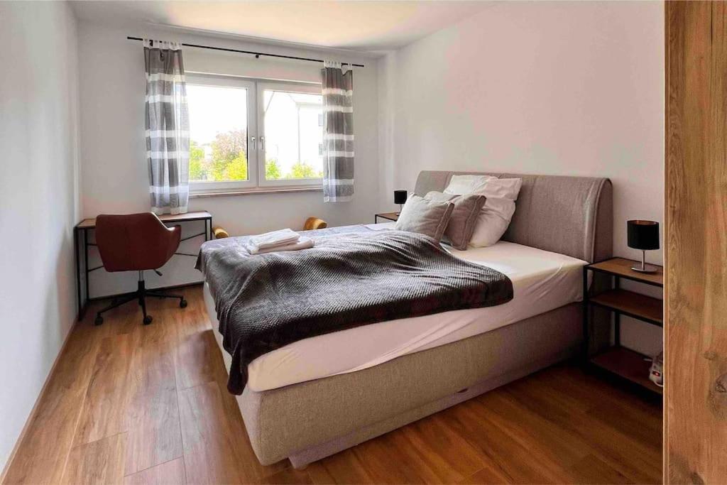 Viel Platz In Burghausen Fuer Freunde Und Familie Apartment Exterior photo