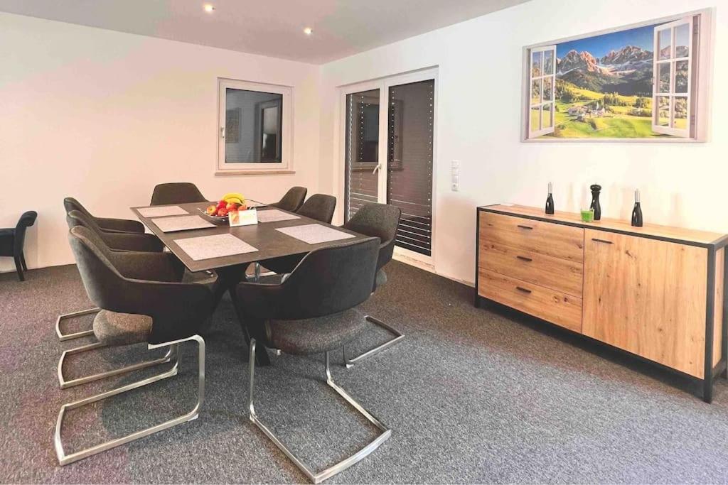 Viel Platz In Burghausen Fuer Freunde Und Familie Apartment Exterior photo